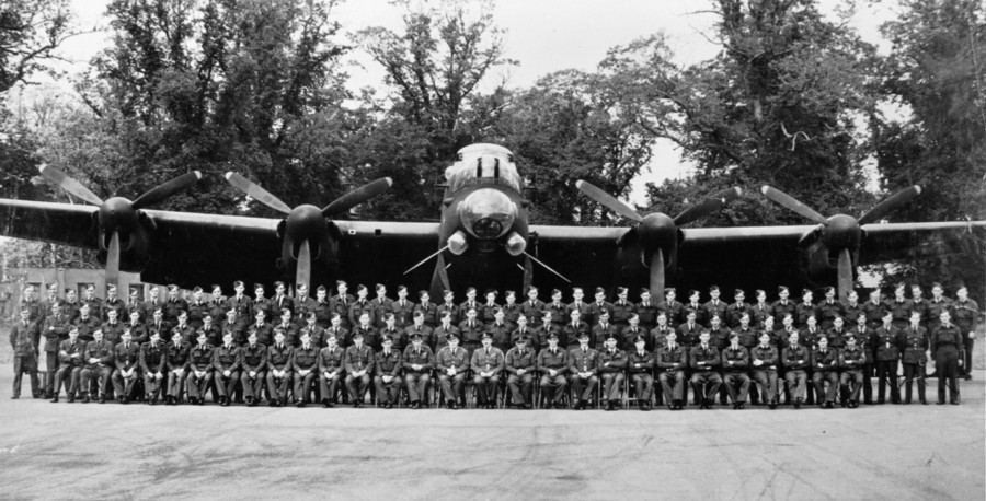 RAF DEFFORDS A FLIGHT TRFU 1946 AIRCRAFT AVRO LANCASTER JB 558
